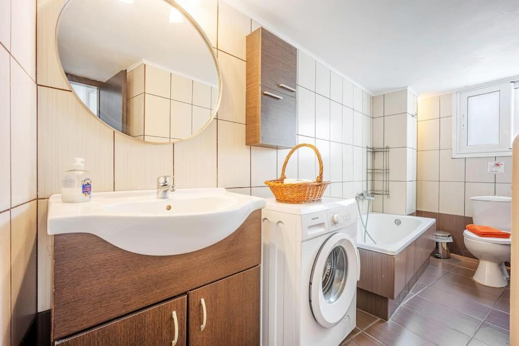 Apartment In The Middle Of Everything Atenas Exterior foto